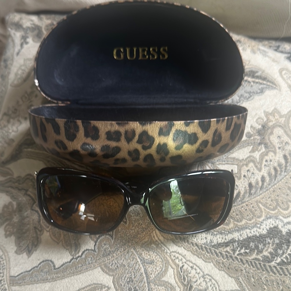 GUESS Black and Brown Sunglasses with Protective Case